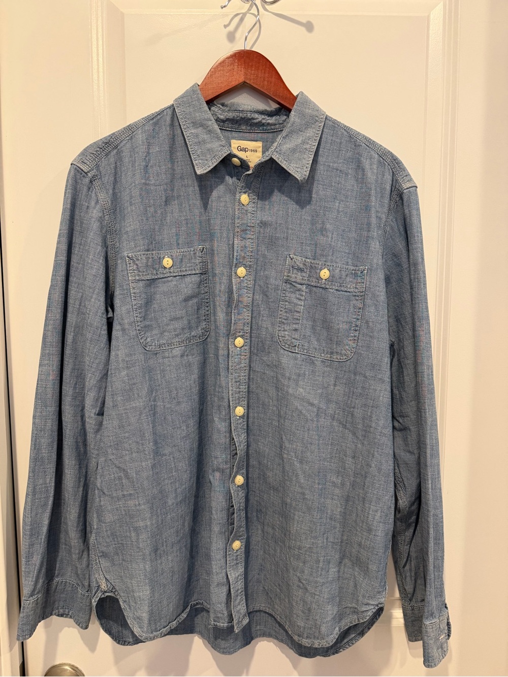 GAP 1969 Light Blue Chambray Button-Down Shirt Size L